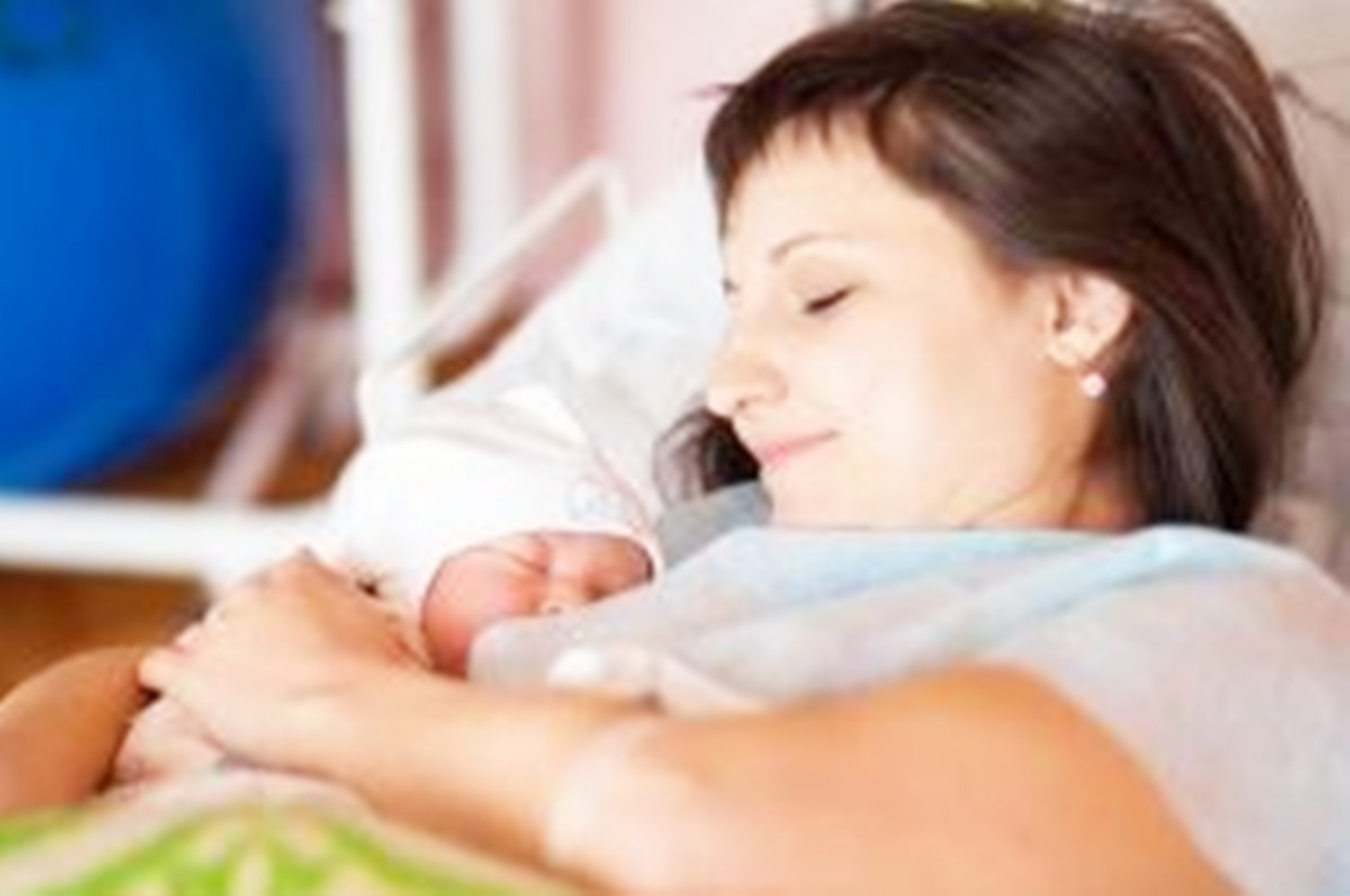 一个简单小动作让睡渣宝宝变睡神,宝宝夜醒频繁依赖母乳怎么办