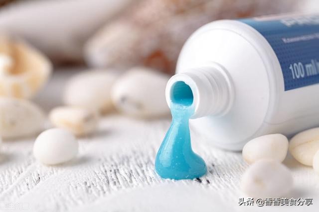 手被辣椒辣了用什么方法解,手指被辣椒辣了可以用冷水冲吗