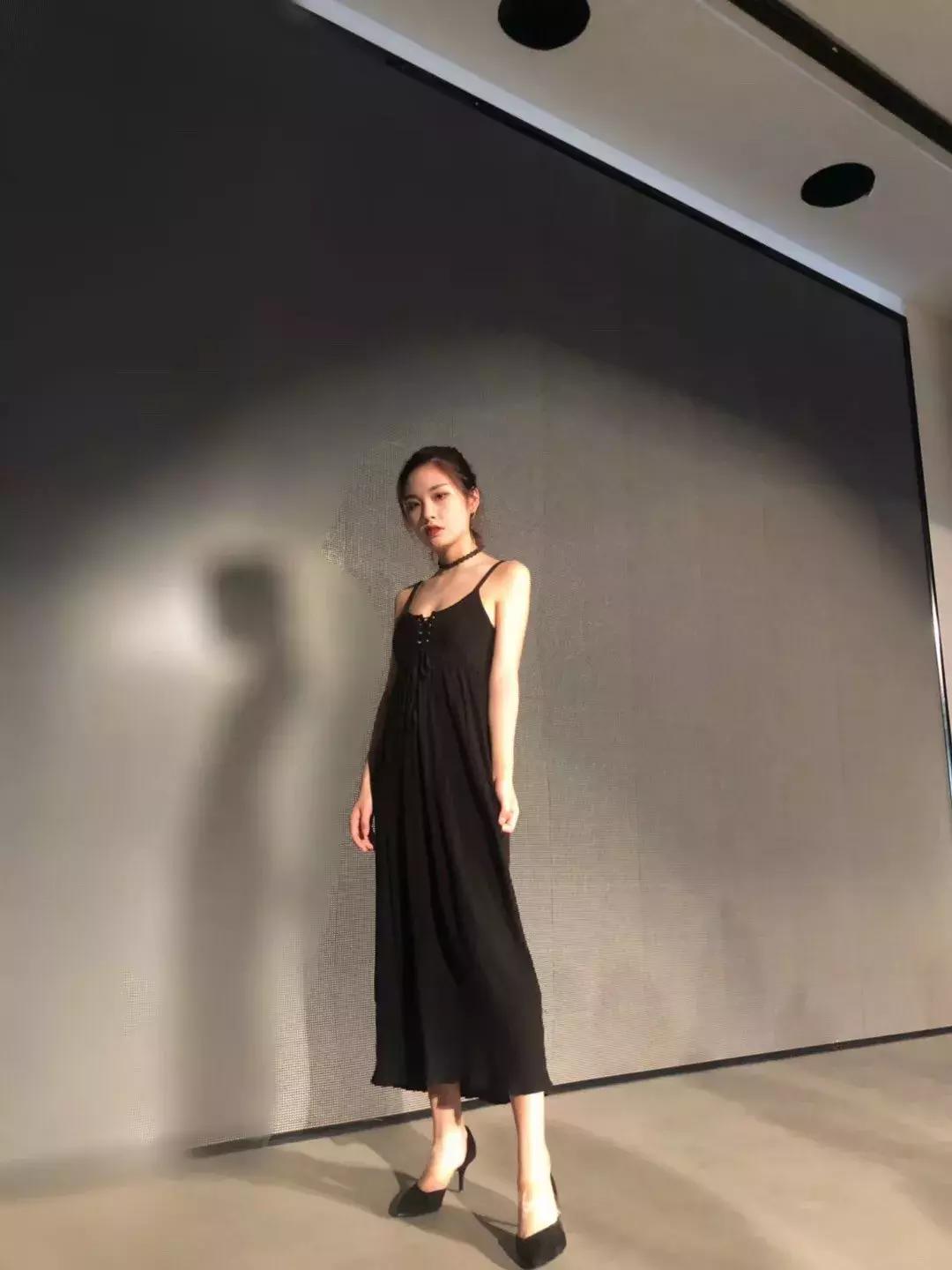 女大学生做微商月收入2万,14岁做微商月入10万