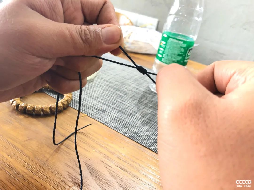 佛珠手串绳结怎么解,手串绳结太紧怎么解开