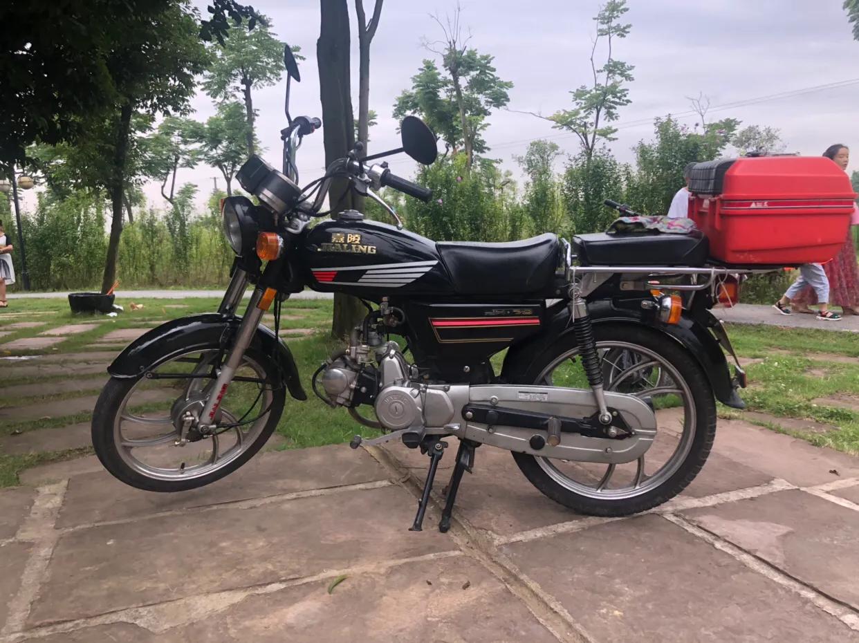 嘉陵70百公里多少油,嘉陵70摩托车百公里油耗是多少