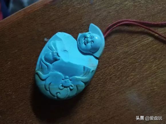 5位数买的绿松石手串，一拳飞出去，碎了一地