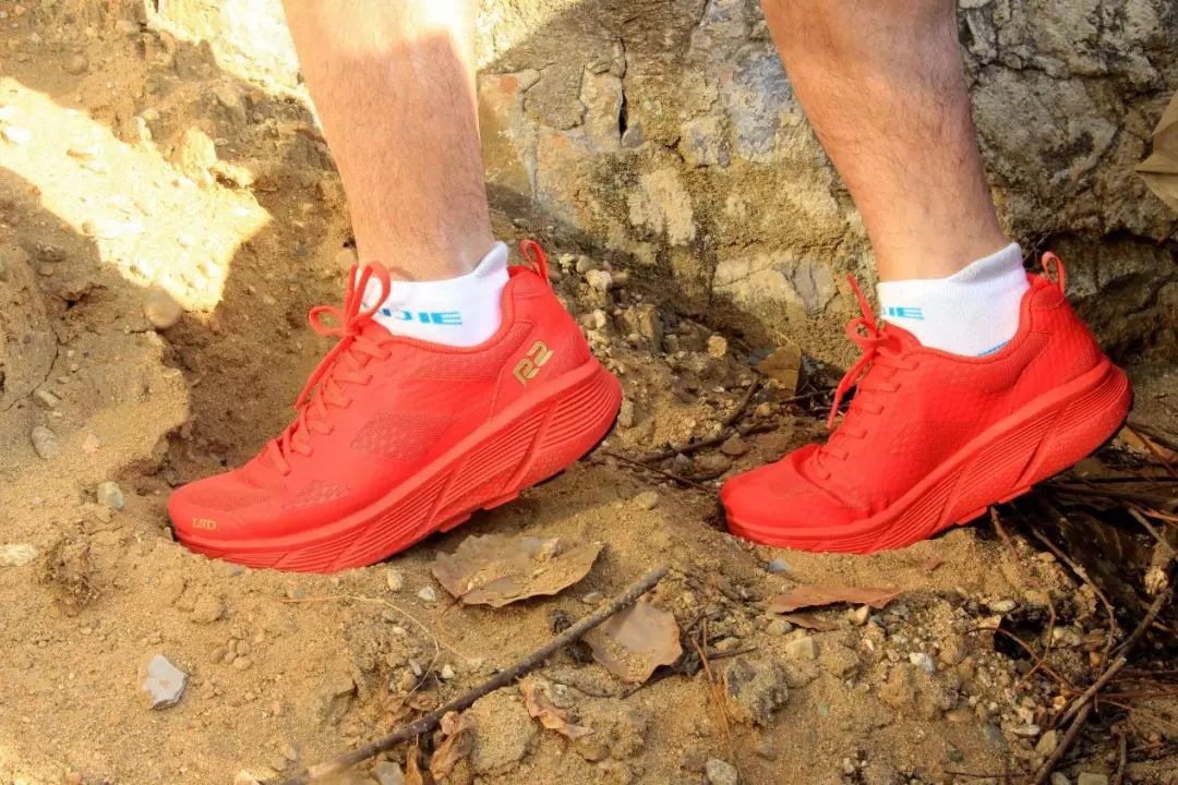 长距离跑步首选，为你的跑步增色：R2赤道LSD跑鞋评测