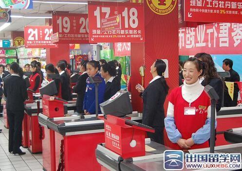 有人说成都在普通超市上班的人工资都有7到8千，是真的吗？