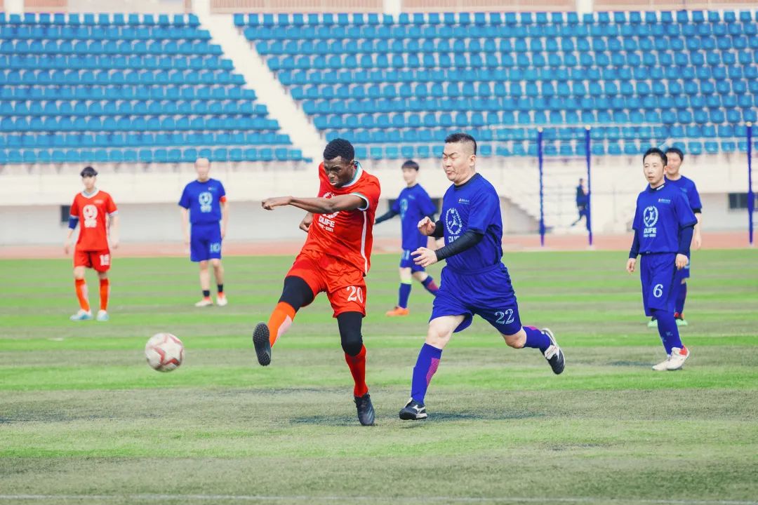 东北财经大学举办“献礼建*党**百年”东北财经大学第五届大学生体育文化节开幕式暨“东财杯”师生足球友谊赛