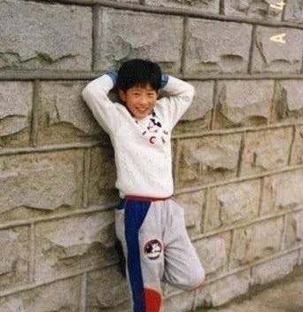 井柏然：单亲家庭长大的他，如今凭什么混的风生水起