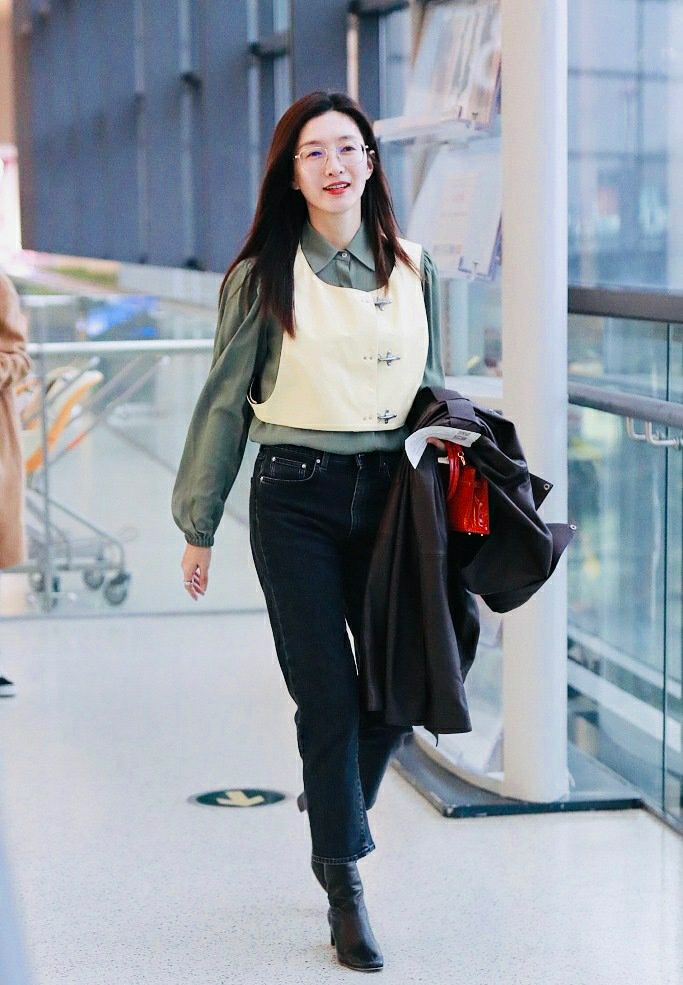 江疏影最新穿搭照,江疏影机场穿搭最新
