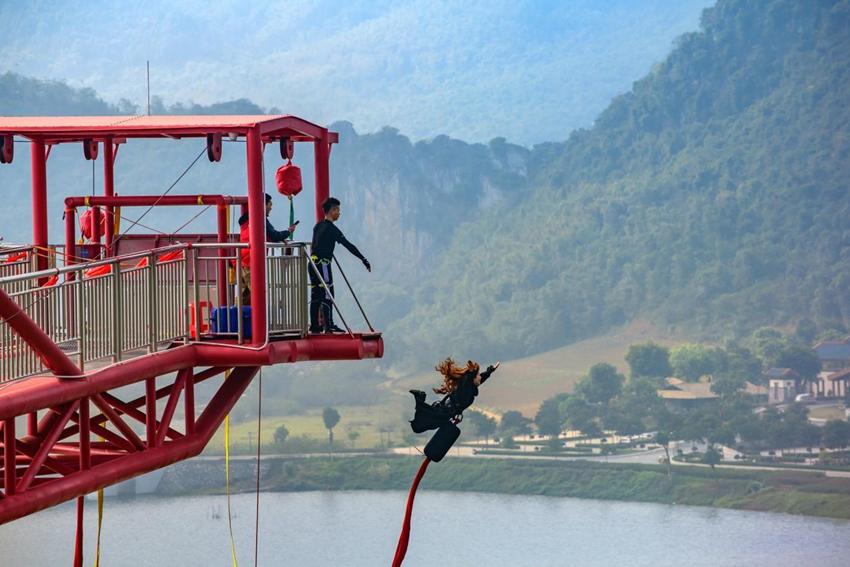 隐藏在英德一座微派风格的酒店—一幅灵动与纸上的古邑国画