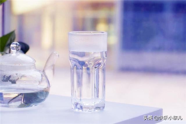 新生儿在月子里能把尿吗,新生儿在月子可以喝水吗