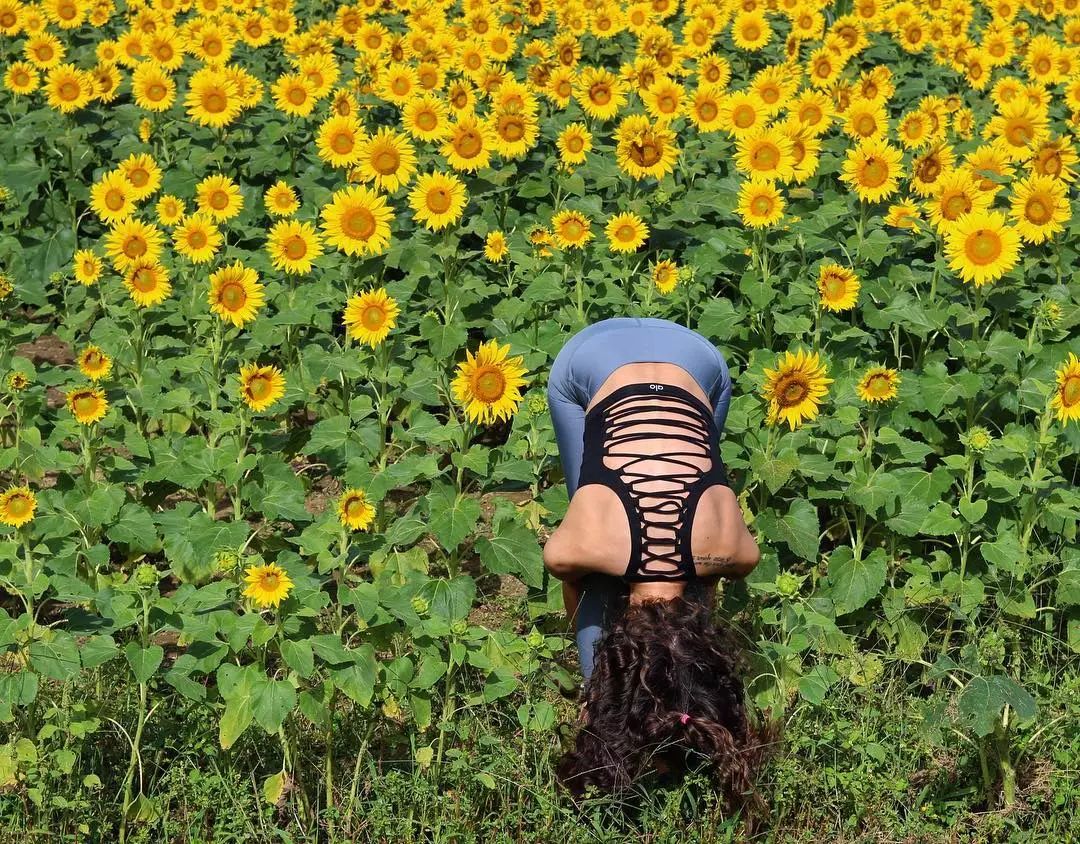 能让身体迅速出汗的动作,来点轻松弹跳步