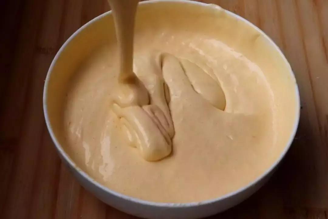 蛋糕最简单的做法，不需要将蛋分离，搅一搅拌一拌，香软又蓬松！