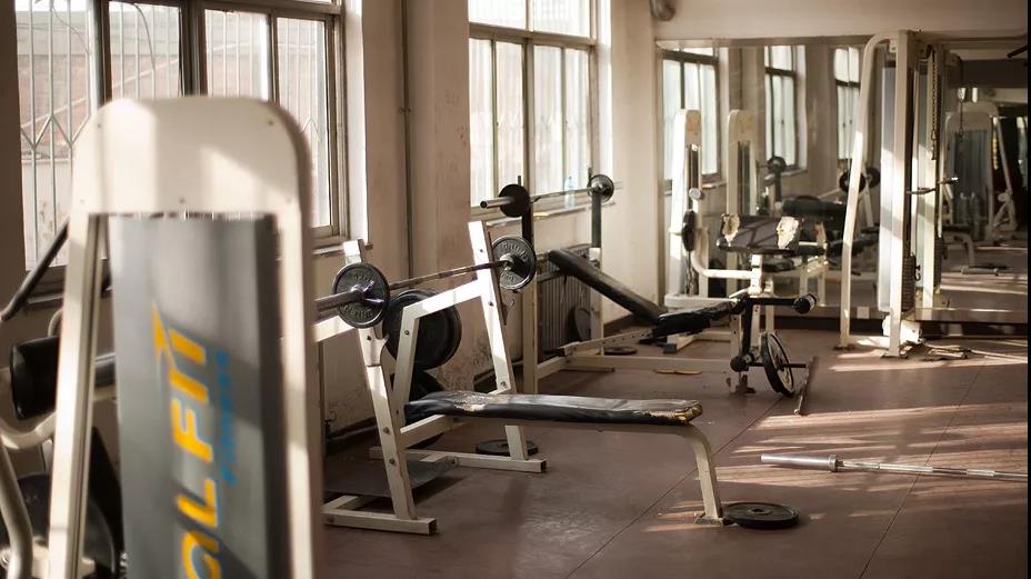 华北超豪华大学：宿舍空调暖气、阳台一应俱全，还坐拥6大网红餐厅！