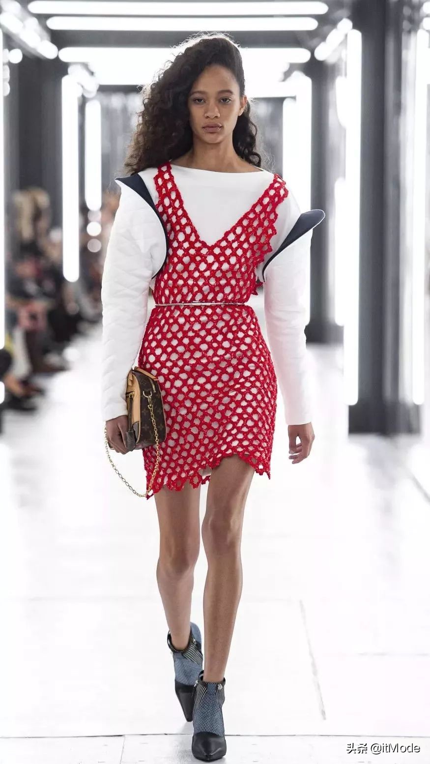 2024春夏五大流行趋势早穿早时髦,2019春夏4大流行趋势照着穿美到哭
