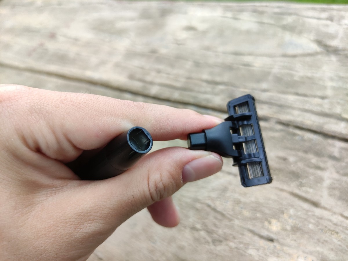 原装进口刀头净颊剃须体验,三刀头轻奢级剃须体验