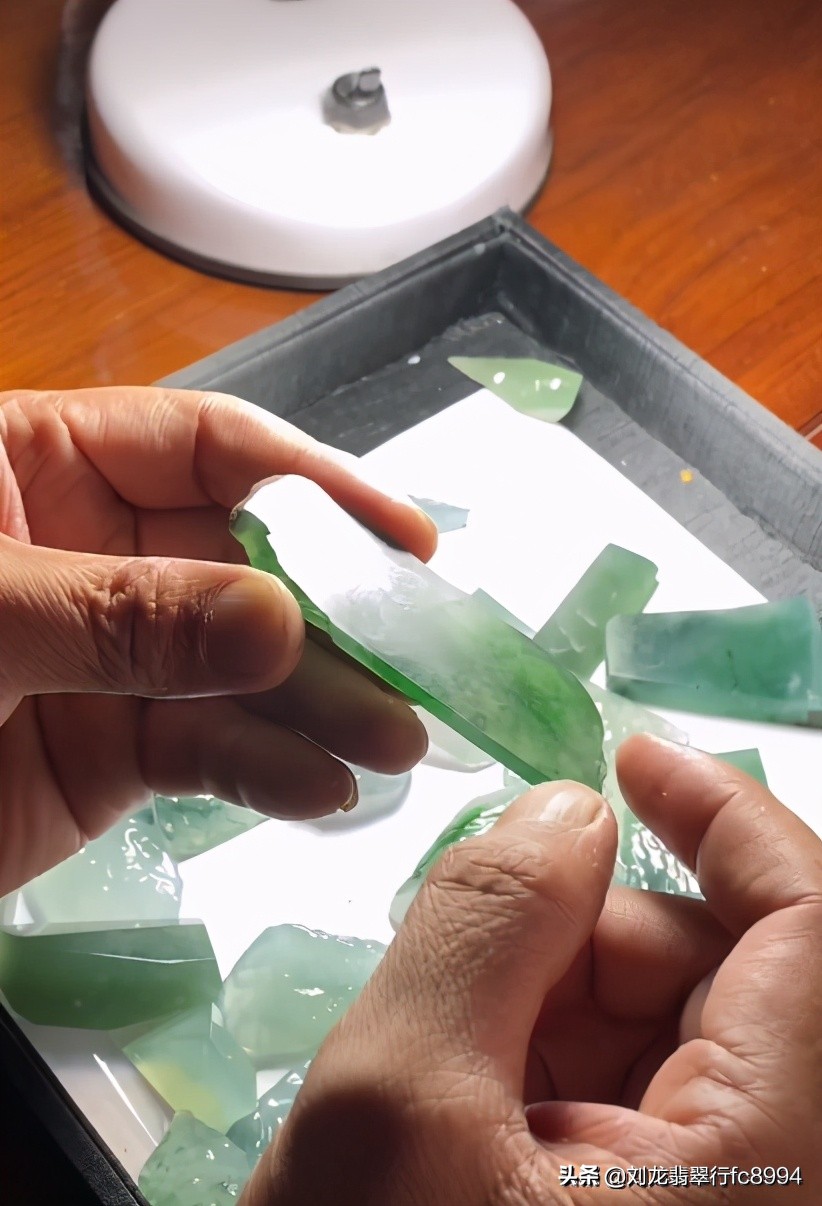 打碎常规的设计，另类的翡翠仿真叶子，不一样的成品效果