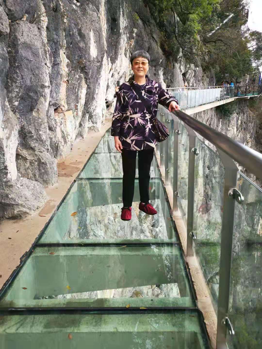 那年“国庆节”，女兵连养的肥猪是谁杀的？我