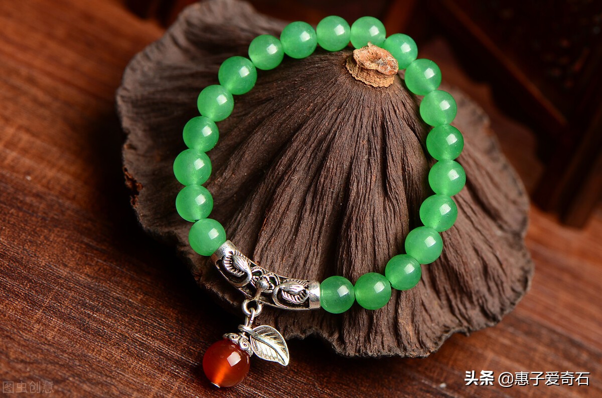 假翡翠是用什么石头做的,假的翡翠是用什么做的