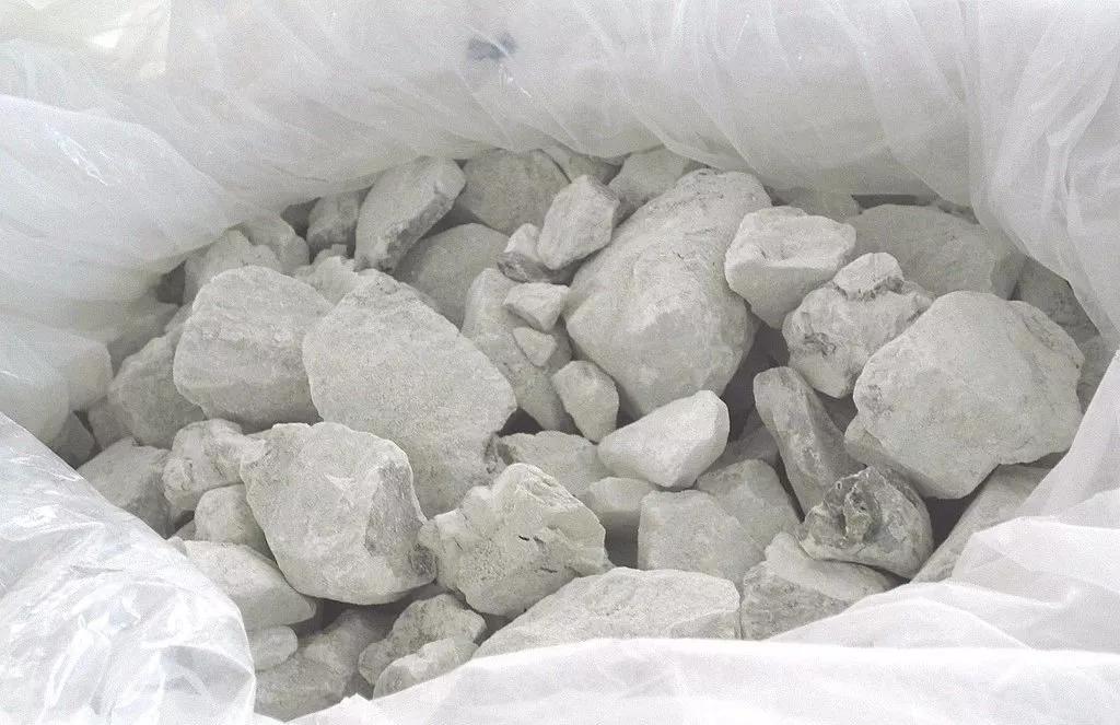 地板起鼓潮湿怎么办,下雨天地板潮湿是什么原因