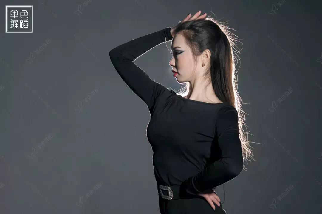 拉丁舞桑巴基本步放慢动作,初学拉丁舞基本步法动作分解