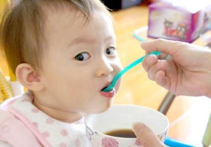 小孩不肯吃药怎么喂药,孩子不吃药怎么正确引导