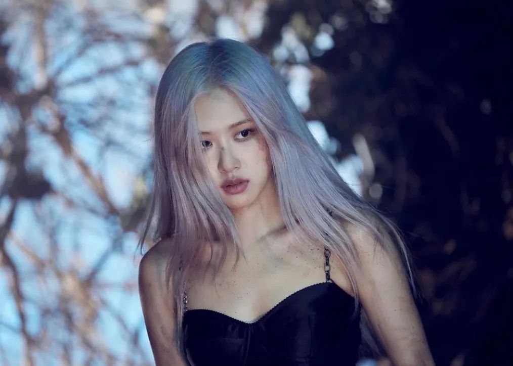 看看自己嘴型适合怎么涂口红,怎么让嘴唇涂完口红后显得很水润