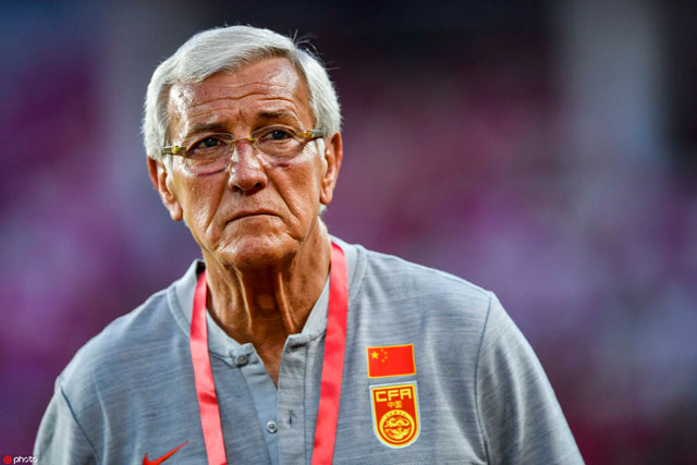 里皮球迷欢呼,里皮带领中国队球迷欢呼