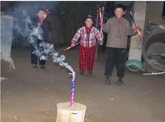 回忆童年8090过年情景,80后回忆童年过年真实视频