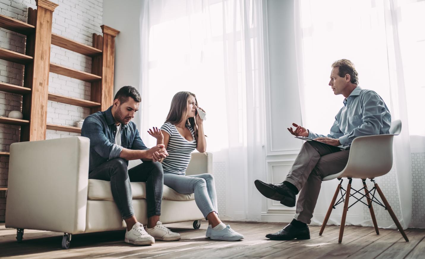 夫妻双方都是自恋型人格,夫妻一方自恋