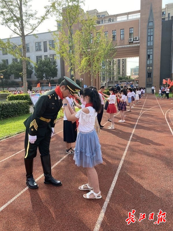 平凡英雄造就英雄,平凡英雄铸就成功丰碑