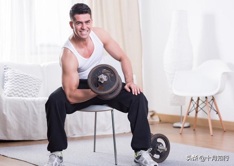 哑铃健身最简单最直接的动作,在家健身教学8大哑铃训练动作