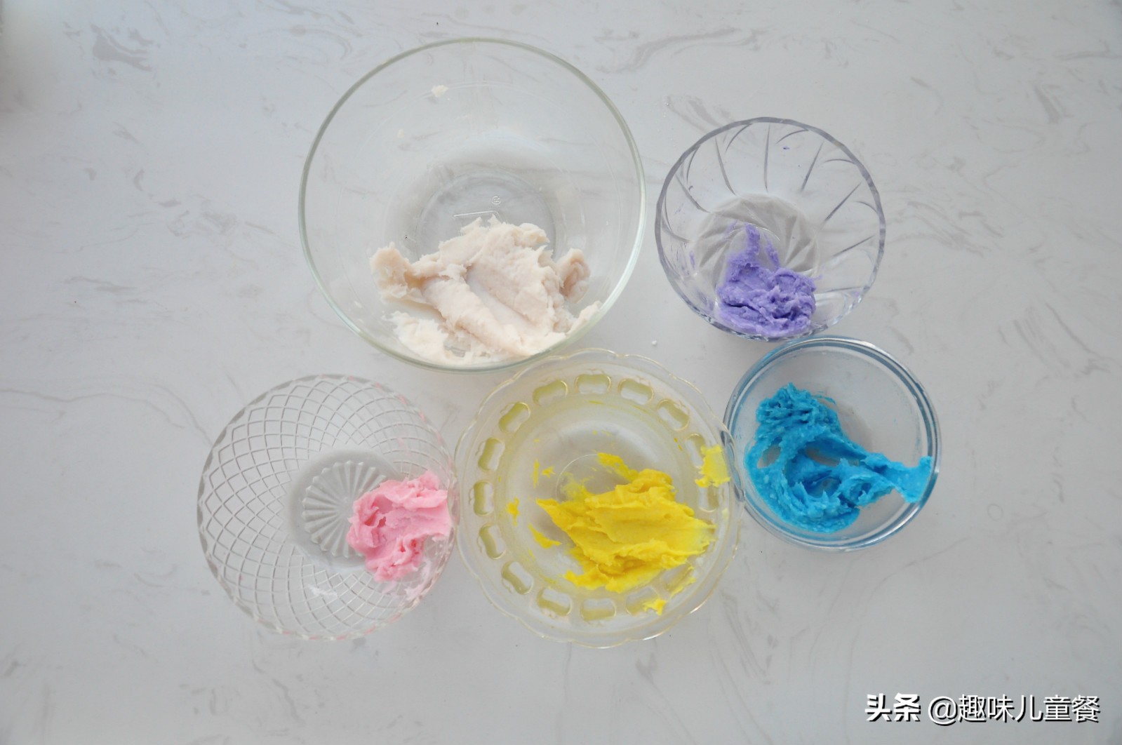 这种蔬菜代替翻糖和豆沙更健康，复活节咱们一起来做杯子蛋糕吧