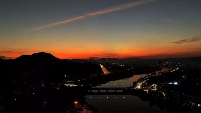 兼职“车模”，横店群演的AI新工作|甲子光年