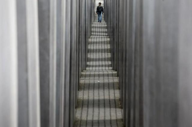 艺术家在场视频,艺术家在场表演