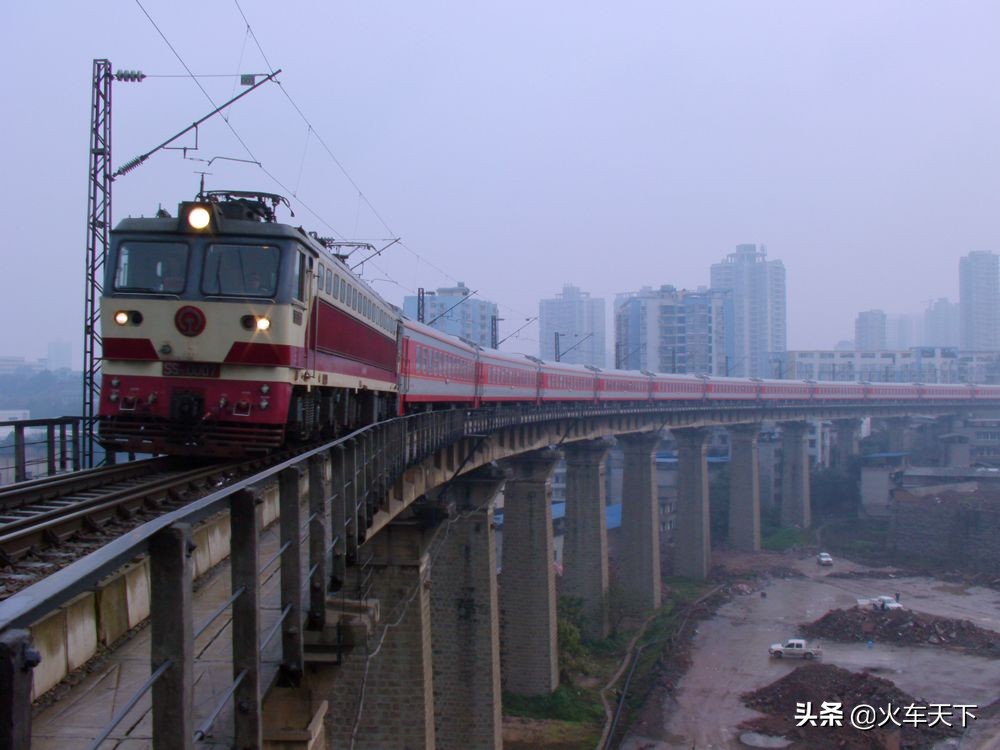 以前一趟宁波到成都的普快列车后来变成宁波到重庆的快速列车