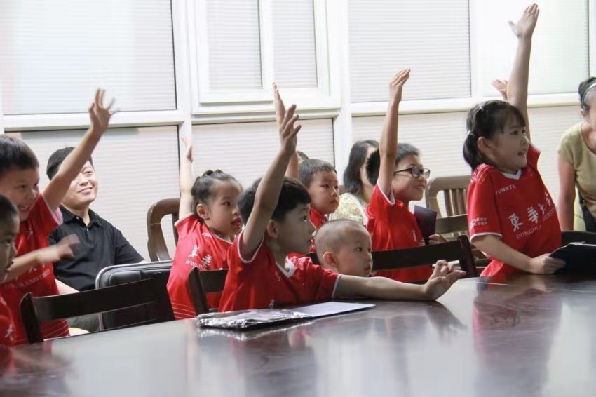 茵训实践意气风发，七十华诞风采依旧