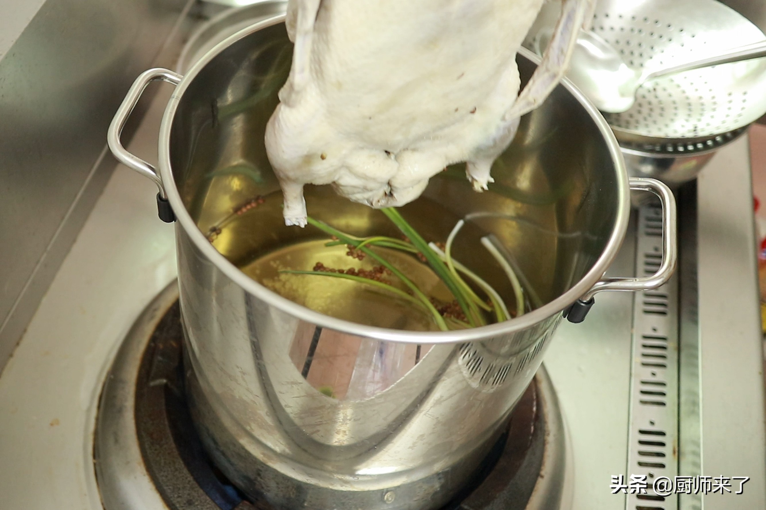 花椒盐水鸭怎么做好吃视频教学,花椒盐水鸭的正宗做法
