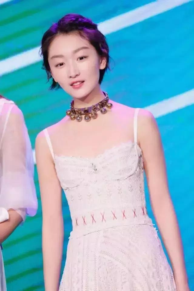 盘点今年流行的连衣裙,今年流行碎花连衣裙吗