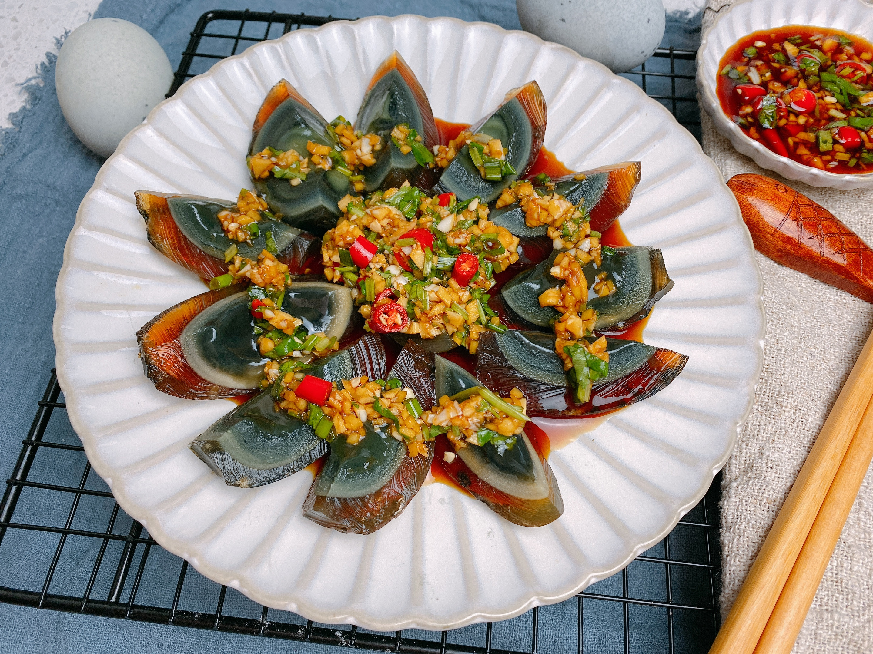 皮蛋凉拌过年菜,凉拌皮蛋调料家常菜