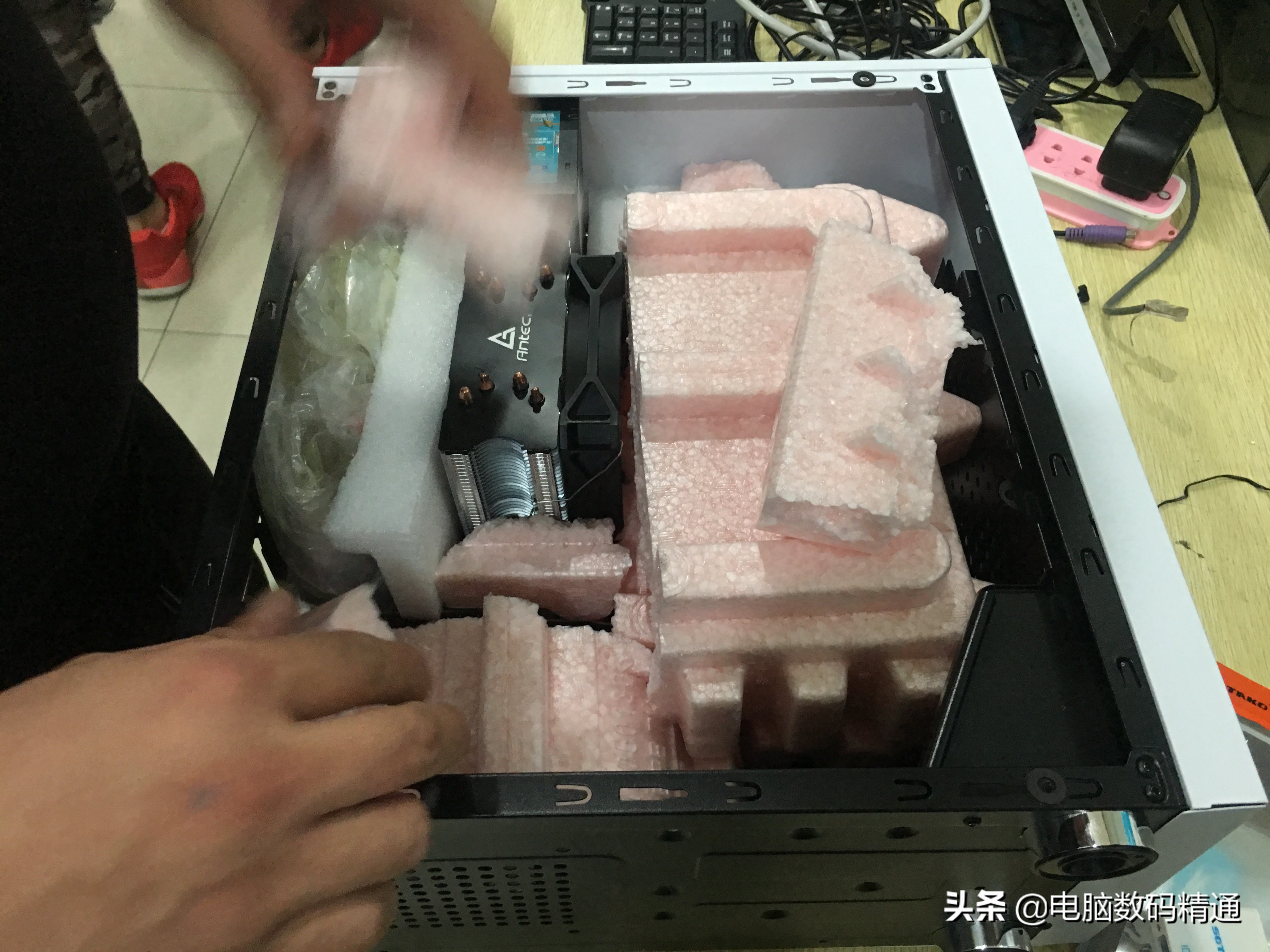 给同学组装一台电脑,学生组装一整台电脑