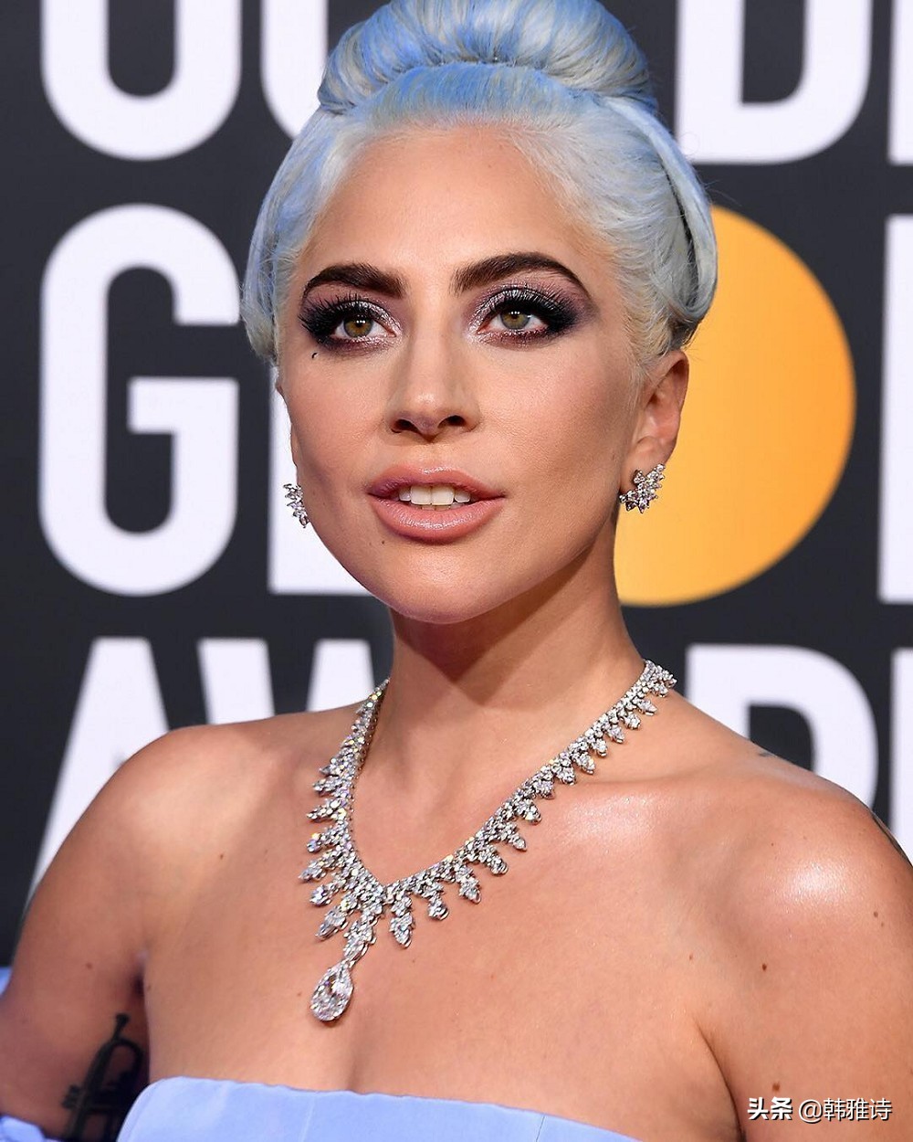 ladygaga戴的黄钻,ladygaga19年奥斯卡佩戴的珠宝