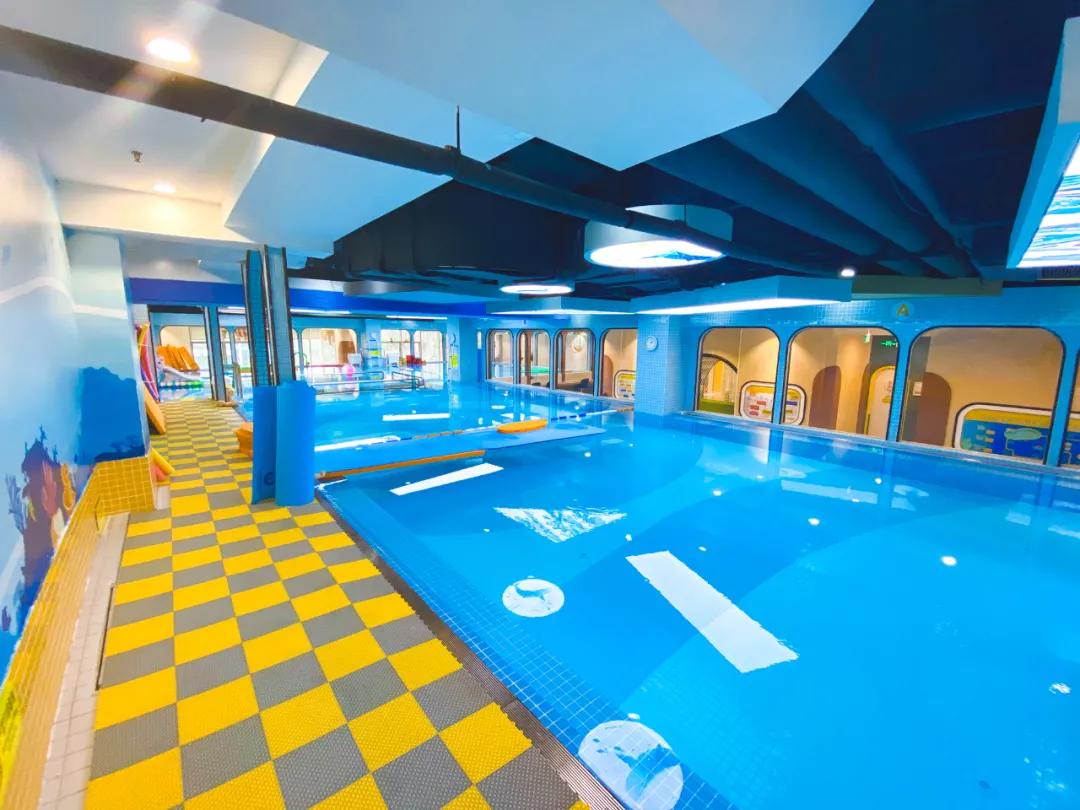 适合大孩子玩的亲子游泳,这家亲子游泳馆真的适合遛娃