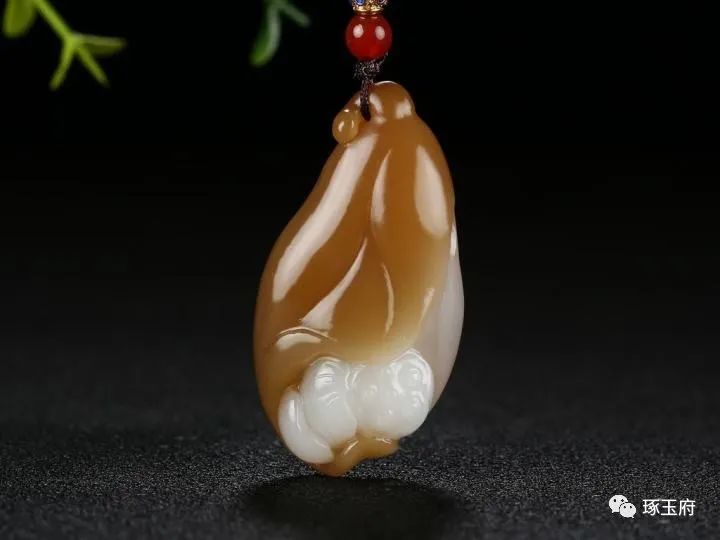 俄料糖玉浅色和深色哪个好,俄料的糖玉和且末的糖玉什么区别