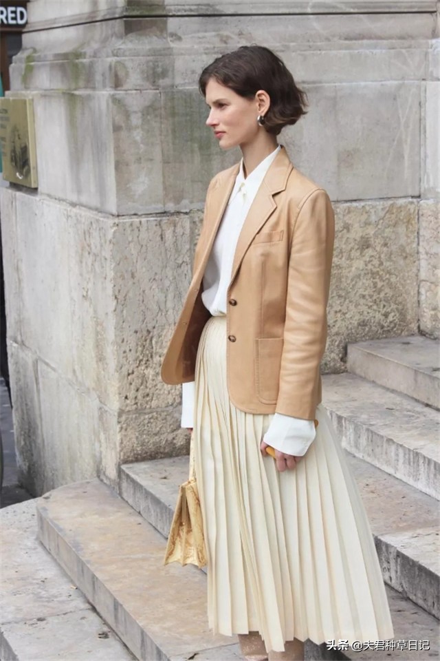 早秋时尚新款减龄气质百褶裙显瘦,洋气上档次冬天百褶裙穿搭女装