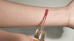 丝绒慕斯唇釉,夏日玩水不脱妆粉底液