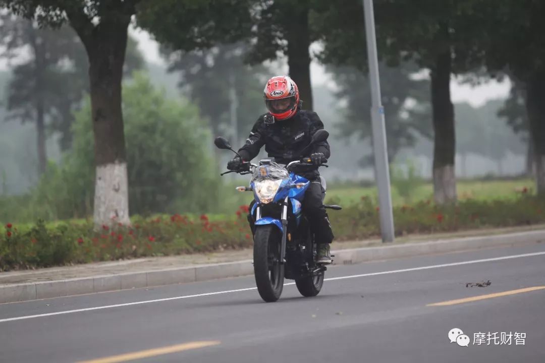 铃木155街车极客飒优缺点,铃木极客飒155nk和dl250加速