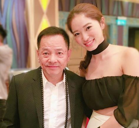 杨嘉欣年轻照片,杨嘉欣家庭