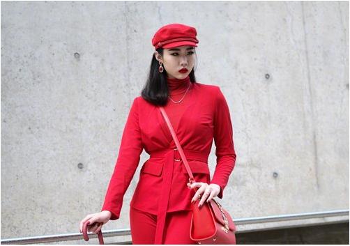 看着卷发就头疼？赶紧去美发店做离子烫，轻松摆脱自然卷