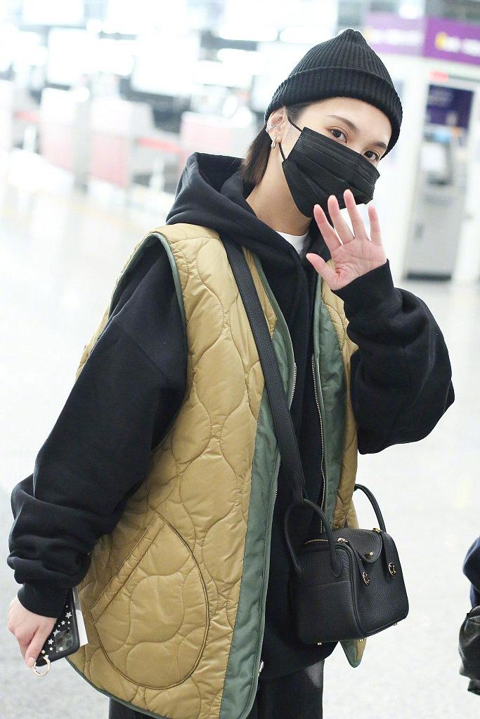 杨丞琳甜酷风穿搭,杨丞琳牛仔外套穿搭