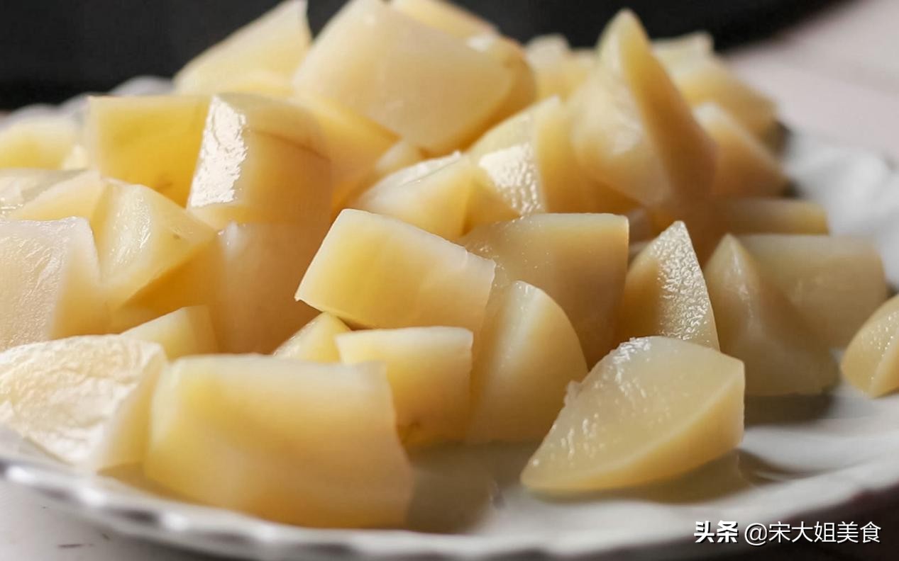 土豆切丝加鸡蛋的做法窍门,两个土豆三个鸡蛋做法简单又好吃