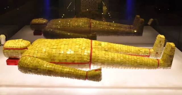 汉代帝王为什么要穿金缕玉衣下葬,古代下葬为什么要陪葬品